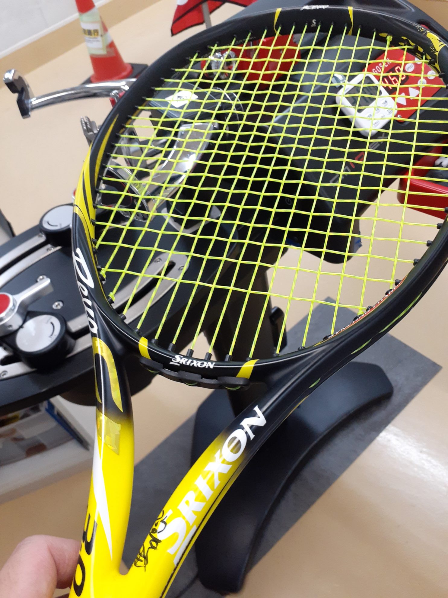 高校テニス新入部員生のFirstラケットを当店でご購入いただきました_スリクソンrevoCV3.0 | ガット張り替え店ノヴァ